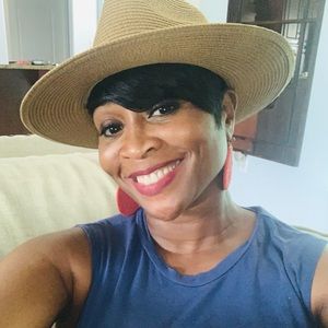 Meet your Posher, Crystal